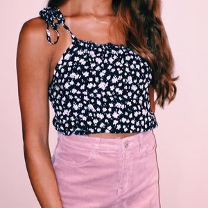 BRANDY MELVILLE NAVY AND WHITE FLORAL CROP TOP OS